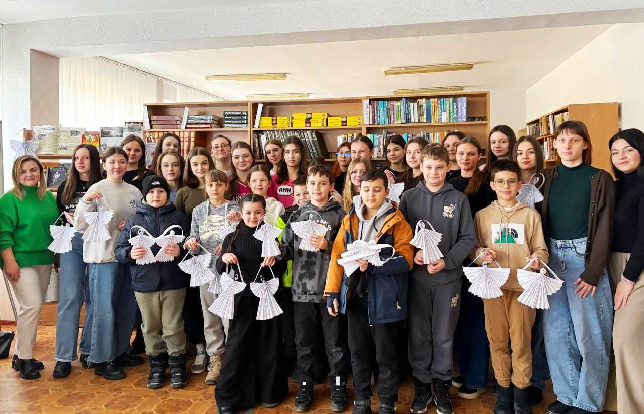 Студенти факультету філології і журналістики та учні Приватного закладу загальної середньої освіти «Тернопільський ліцей «Школа майбутнього» долучилися до Всеукраїнської тихої акції «Ангели пам’яті»